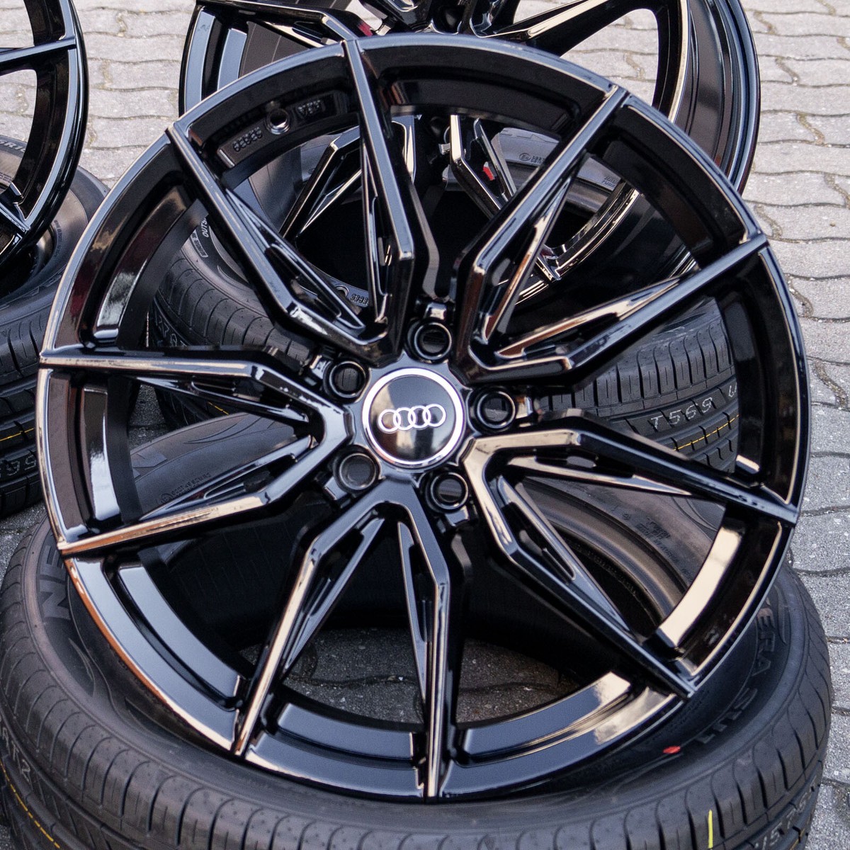 pack 4 jantes neuves en 8,5x19 5/112 look S Line sport noir pour Audi 8.5x19"